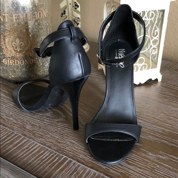 SOLDMossimo ankle strap heels - Picture 5 of 6
